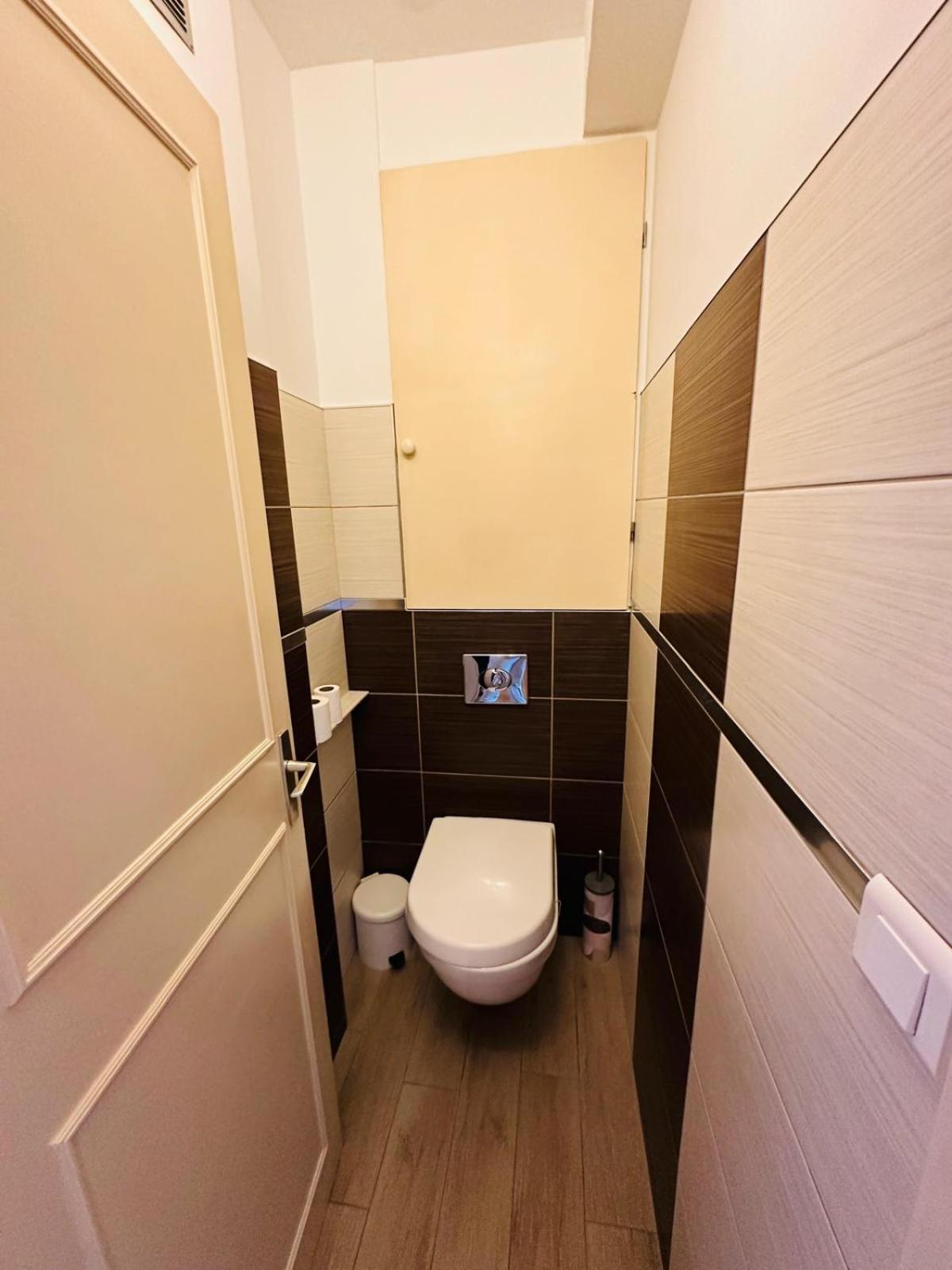 Spacieux 2 Chambres 65M2 Climatise Au Village Medieval Entre Nice Et Antibes Villeneuve-Loubet Exterior photo