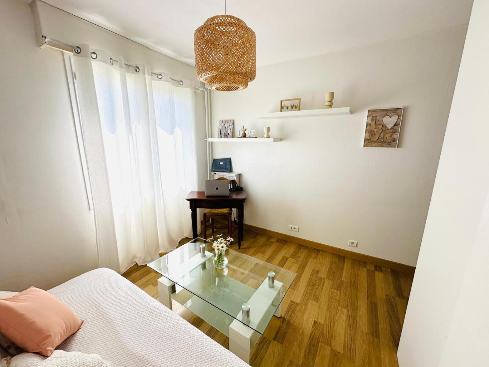 Spacieux 2 Chambres 65M2 Climatise Au Village Medieval Entre Nice Et Antibes Villeneuve-Loubet Exterior photo