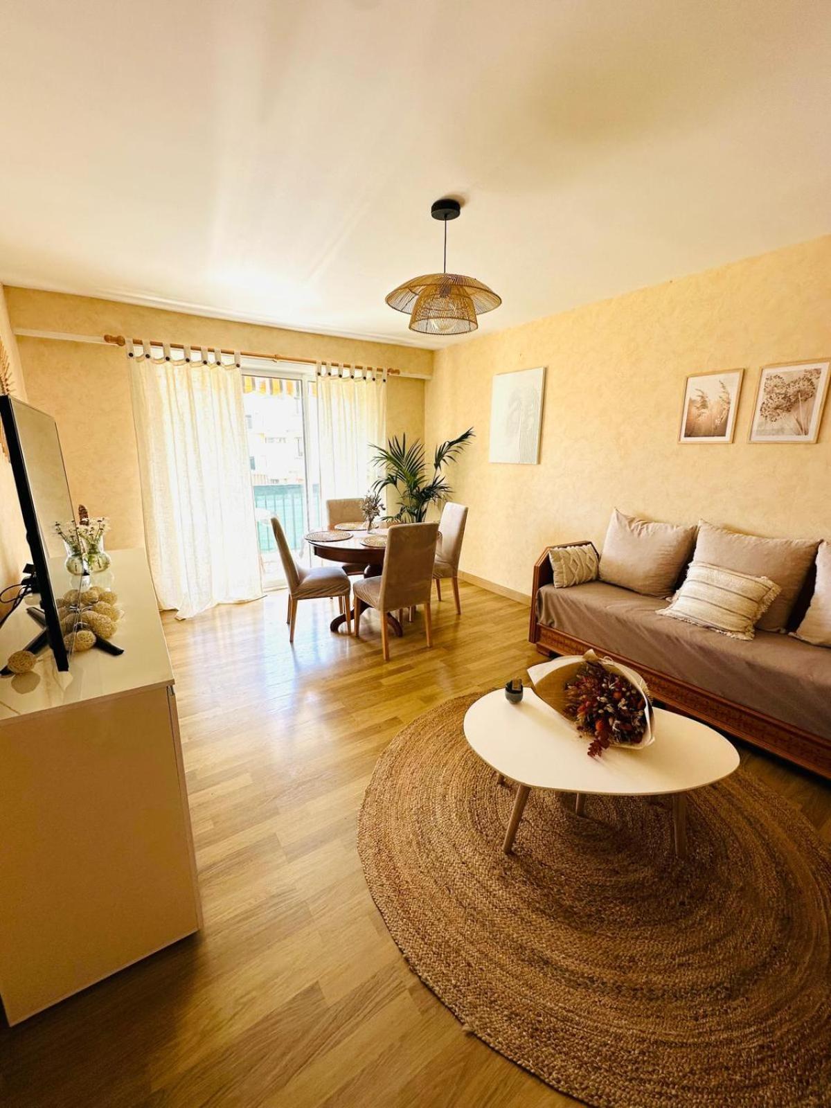 Spacieux 2 Chambres 65M2 Climatise Au Village Medieval Entre Nice Et Antibes Villeneuve-Loubet Exterior photo