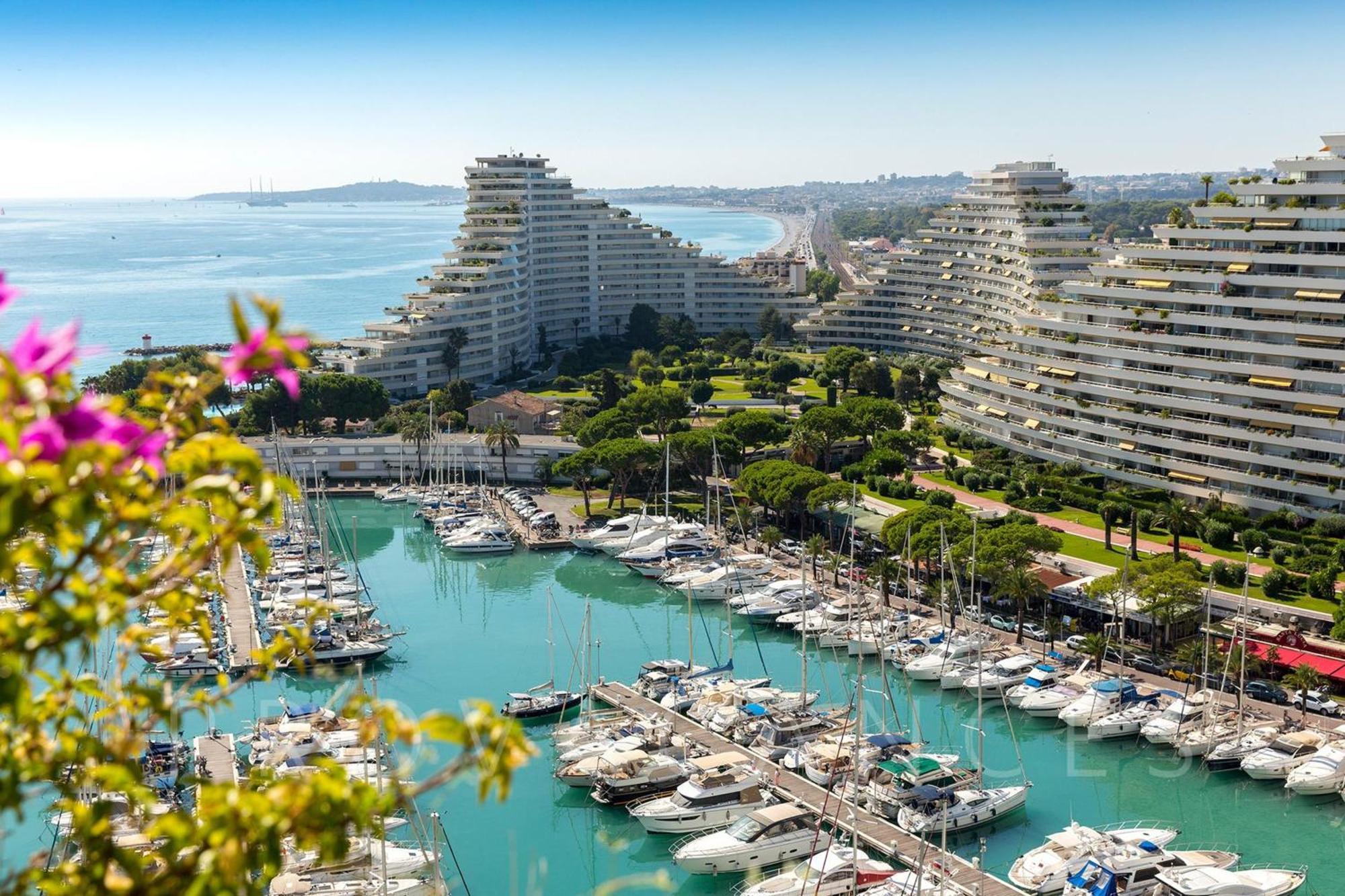 Spacieux 2 Chambres 65M2 Climatise Au Village Medieval Entre Nice Et Antibes Villeneuve-Loubet Exterior photo